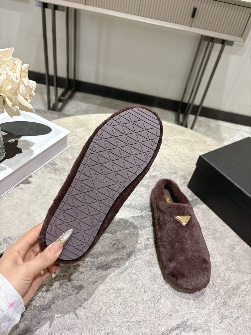 Pra*a slippers
